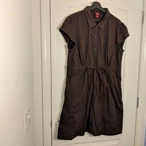 Brown button-up dress with tie-waist and POCKETS!
